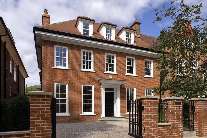 Properties for sale in Primrose Hill Aston Chase Estate Agents